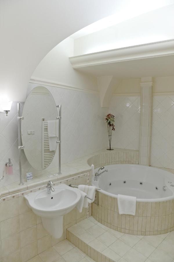 Hotel Ambassador Kosice Luaran gambar