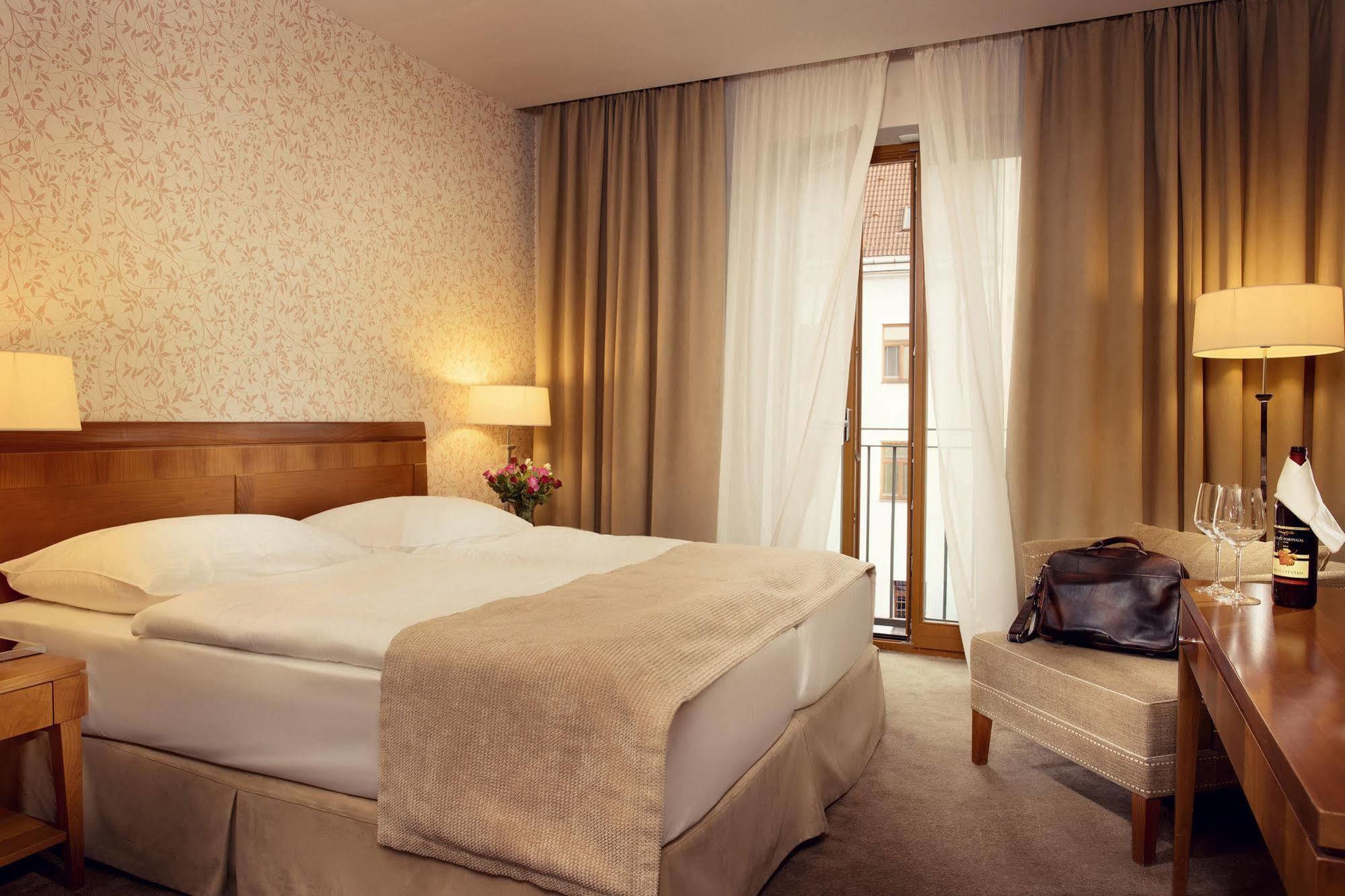 Hotel Ambassador Kosice Luaran gambar